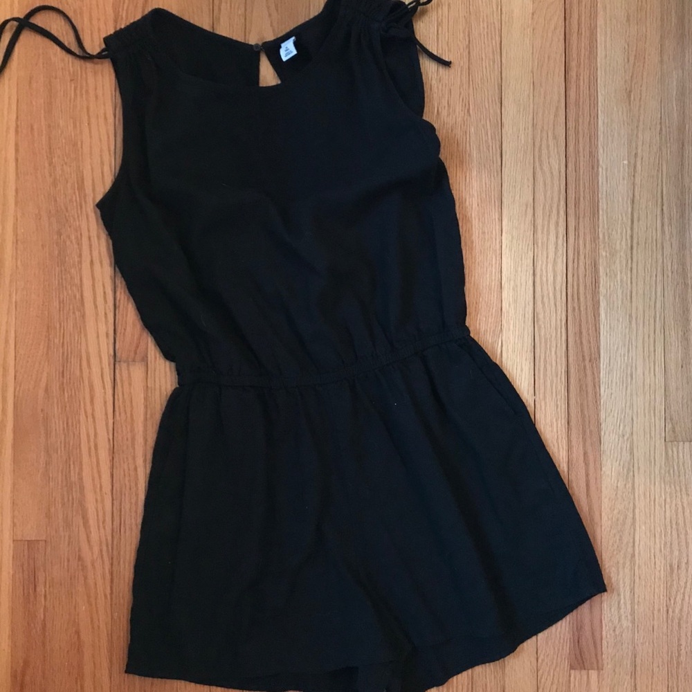 Women’s black romper M Tall